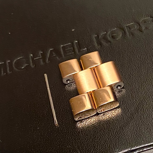 MICHAEL KORS “DYLAN” MK5412 ROSE GOLD WATCH LINKS - Picture 3 of 3